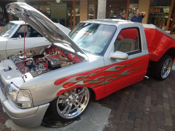 Extreme custom truck for sale in Des Moines, IA