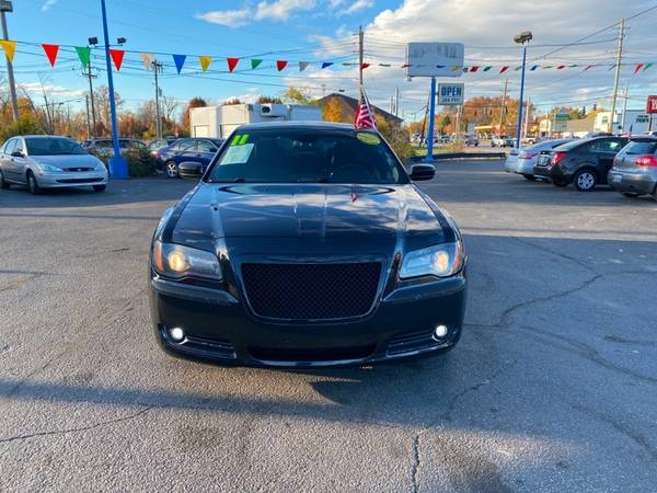 2011 Chrysler 300 5.7L - cars & trucks - by dealer - vehicle... for sale in Louisville, KY – photo 4