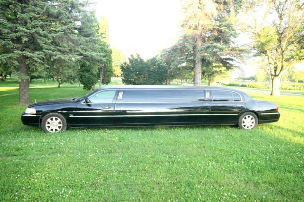 2011 Lincoln Town Car Limousine 120 L Series Long door 10-pass Limo Co for sale in Winona, WI – photo 2