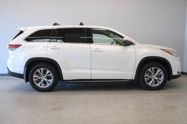 2015 Toyota Highlander LE Plus hatchback White - - by for sale in Nampa, ID – photo 3