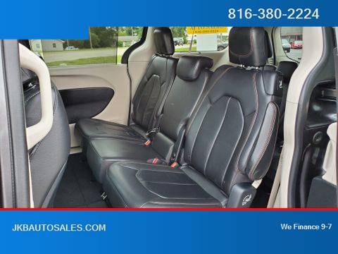 2017 Chrysler Pacifica FWD Touring-L Minivan 4D Trades Welcome Financi for sale in Harrisonville, MO – photo 7