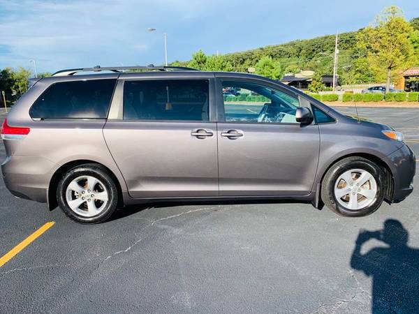 2014 Toyota Sienna LE 8 Passenger 4dr Mini Van mini-van Gray for sale in Fayetteville, AR – photo 8