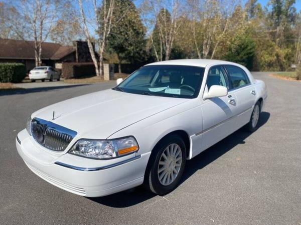 2004 LINCOLN TOWN CAR SIGNATURE - - by dealer for sale in Sevierville, TN
