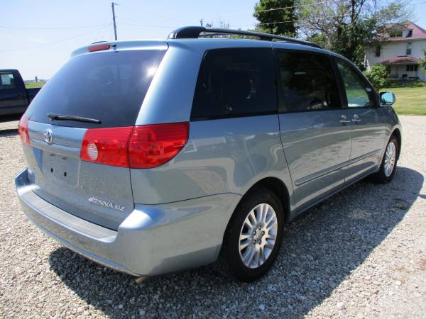 TOYOTA SIENNA XLE -ONE OWNER!! Runs Excellent! Loaded!! for sale in Crawfordsville, IA – photo 5