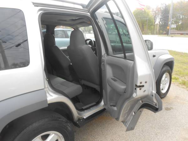 2005 Jeep Liberty 4X4 - - by dealer - vehicle for sale in Perry, OH – photo 3