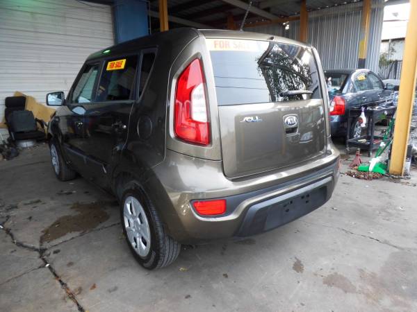 2013 KIA SOUL ! NEW TIRES ! - cars & trucks - by owner - vehicle... for sale in New Orleans, LA – photo 2