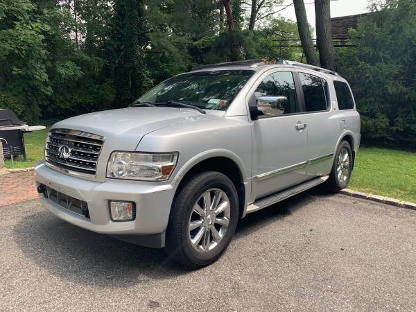 Great deal!! Infiniti QX 56 great condition every possible option for sale in Great Neck, NY