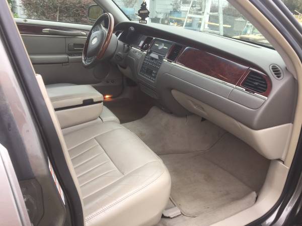 Lincoln town car 2003 for sale in Burgaw, NC – photo 8