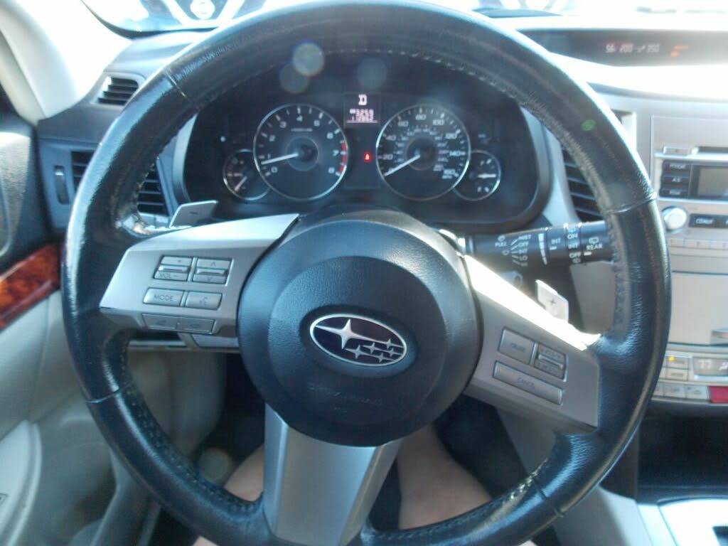 2011 Subaru Outback 3.6R Limited for sale in Cedar Rapids, IA – photo 9