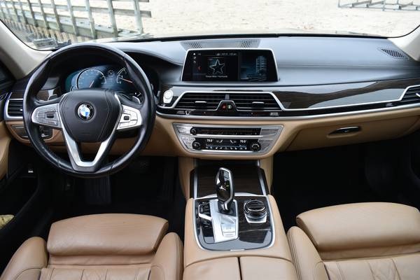 2018 BMW 750i xDrive - - by dealer - vehicle for sale in Great Neck, NY – photo 21