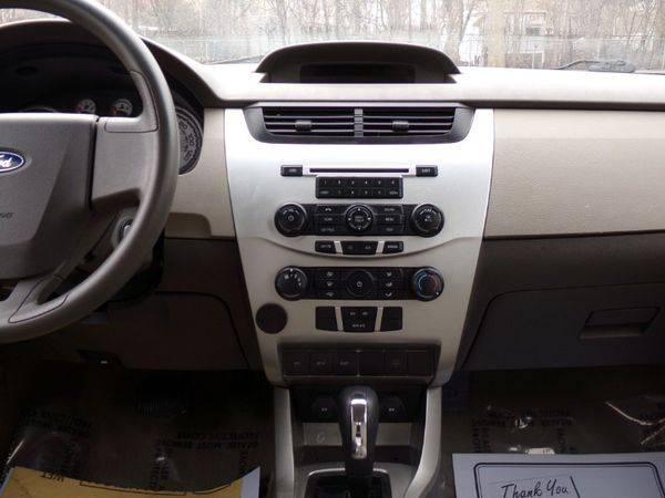 2009 Ford Focus SE Sedan for sale in Cleveland, OH – photo 12
