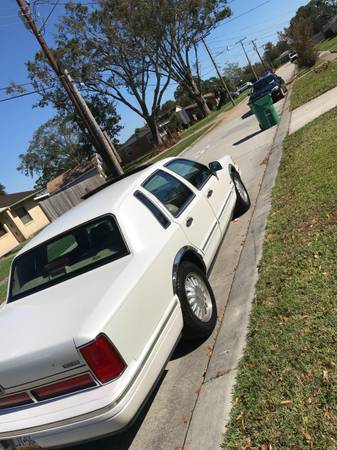 1997 Lincoln town car only 157kmiles must sell $2250 obo - cars &... for sale in Kenner, LA – photo 5