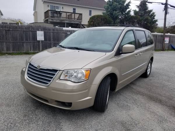 2009 Chrysler Town & Country Touring for sale in Island Park, NY – photo 4