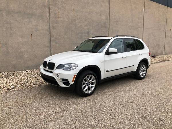 2013 BMW X5 - AWD * 3rd Row Seating* DVD * HUGE Sunroof * NAVI * White for sale in Madison, WI