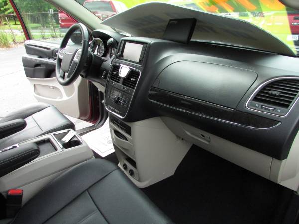2016 CHRYSLER TOWN N COUNTRY TOURING L for sale in Galion, OH – photo 23