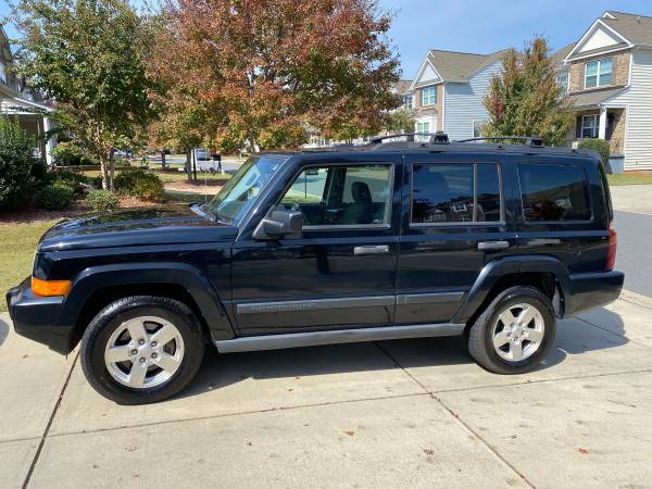 2006 jeep commander with v8 and 3rd row for sale for sale in Fort Mill, NC