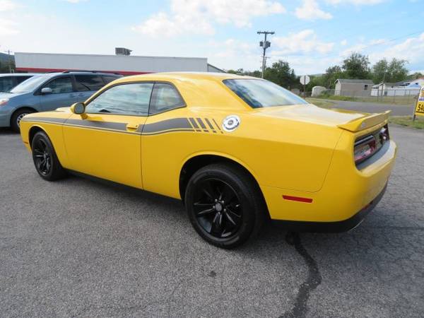 2018 Dodge Challenger SXT coupe Yellow Jacket Clearcoat for sale in Pulaski, VA – photo 7
