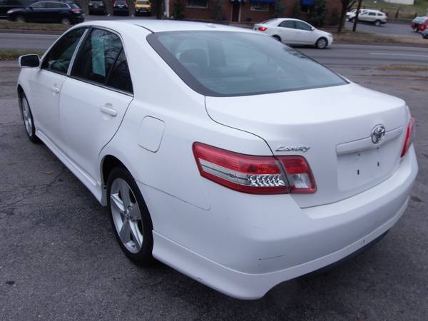 2011 Toyota Camry SE 2 OWNER - - by dealer - vehicle for sale in Roanoke, VA – photo 9