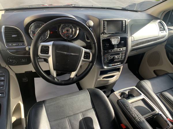 2016 Chrysler Town & Country Touring (LEATHER-DVD-FINANCING OK!) -... for sale in Macedon, NY – photo 6