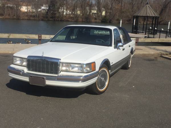 1990 Lincoln Town Car MINT SUNROOF LOW MILES EVERYTHING WORKS - cars for sale in South Plainfield, NJ