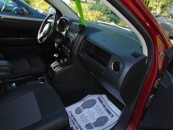 2012 jeep compass 4X4/low mileage/excellent condition for sale in Douglas, RI – photo 4