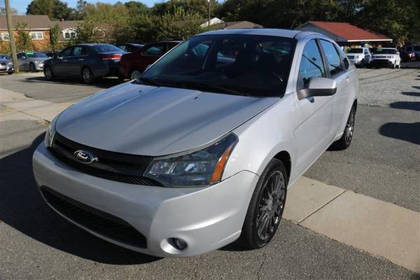 2010 FORD FOCUS SES, CLEAN TITLE, DRIVES GOOD, LEATHER, HEATED SEATS... for sale in Graham, NC
