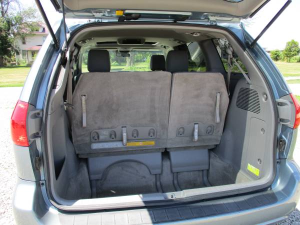 TOYOTA SIENNA XLE -ONE OWNER!! Runs Excellent! Loaded!! for sale in Crawfordsville, IA – photo 18