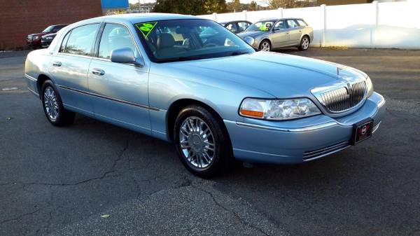 2006 Lincoln Town Car Signature Limited 4dr Sedan - SUPER CLEAN!... for sale in Wakefield, MA – photo 4