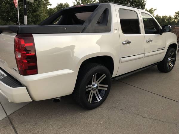 chevy avalanche truck for sale in Evansville, IN – photo 6