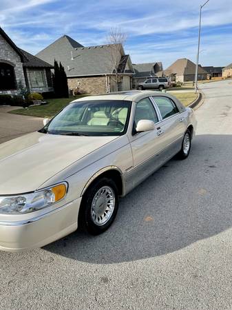 2000 Lincoln Town Car Cartier 63, 000 miles - - by for sale in Nixa, MO – photo 10