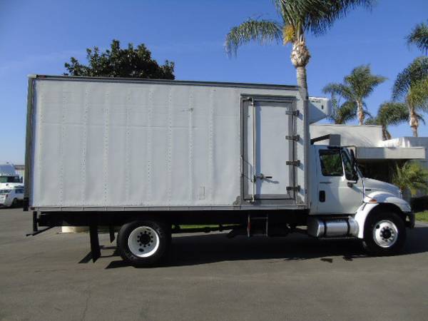 2010 International 4300 18' Reefer Box Truck CARB Compliant Low Hours! for sale in Riverside, CA – photo 7