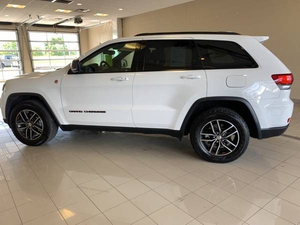 2018 Jeep Grand Cherokee Trailhawk Bright White Clearcoat for sale in Morris, ND – photo 3