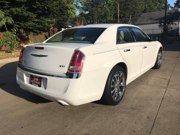 2013 CHRYSLER 300 (PANORAMIC ROOF) (BACK UP CAMERA) (LEATHER) for sale in Portland, OR – photo 6