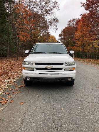 2005 Chevy Suburban 4x4 - cars & trucks - by owner - vehicle... for sale in West Kingston, RI – photo 2