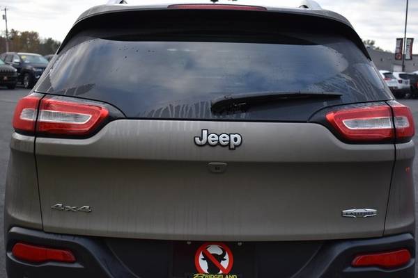 2016 Jeep Cherokee lt frost beige black for sale in Watertown, NY – photo 4