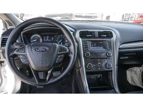 2017 Ford Fusion sedan SE - Oxford White for sale in Corsicana, TX – photo 17