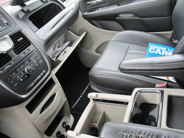 2014 CHRYSLER TOWN & COUNTRY LOWER PRICE - - by for sale in Woodburn, IN – photo 15