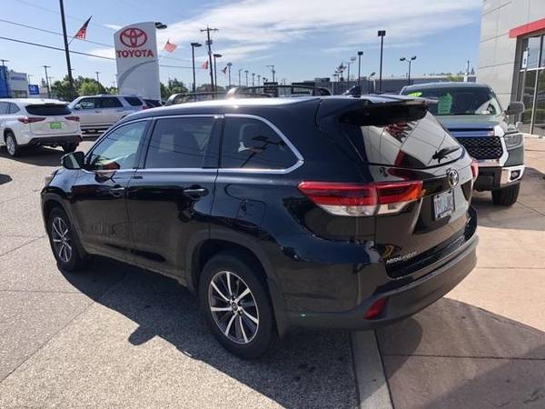 2017 Toyota Highlander XLE CALL/TEXT - - by dealer for sale in Gladstone, OR – photo 4