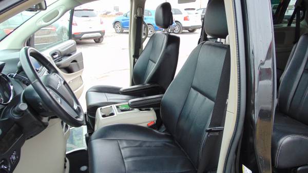 2014 Chrysler Town & Country Touring Black On Black Leather Loaded for sale in Watertown, NY – photo 9