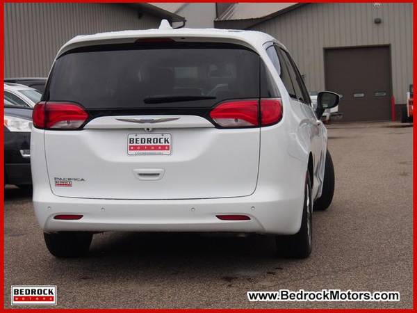 2018 Chrysler Pacifica LX for sale in Rogers, MN – photo 6