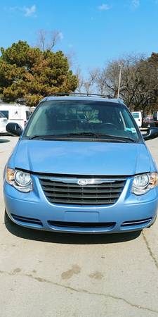 2005 CHRYSLER TOWN & COUNTRY - - by dealer - vehicle for sale in Fort Riley, KS – photo 4