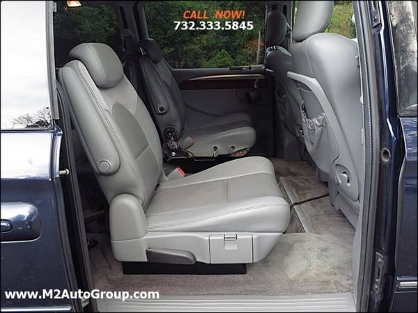 2006 Chrysler Town & Country Limited 4dr Extended Mini Van w/ Power... for sale in East Brunswick, NY – photo 19