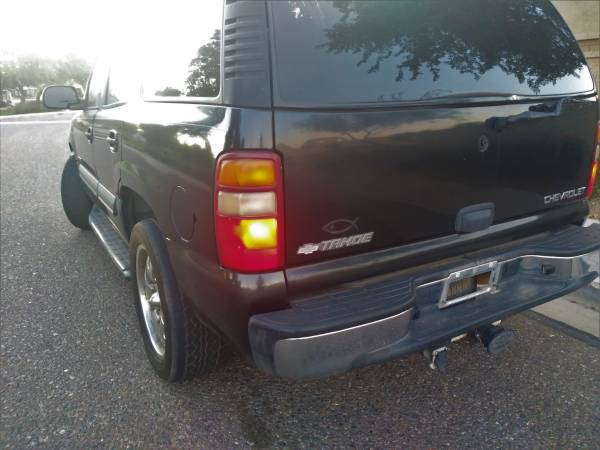 Seats 9 people!* 2003 chevy Tahoe. 3rd row. Clean truck ! for sale in Phoenix, AZ – photo 2