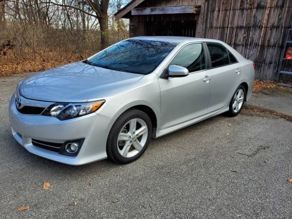 2012 Toyota Camry SE - cars & trucks - by owner - vehicle automotive... for sale in MOLINE, IA – photo 2