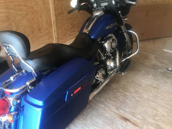2007 Harley-Davidson FLHXI Motorcycle - Touring Blue for sale in Springdale, AR – photo 2