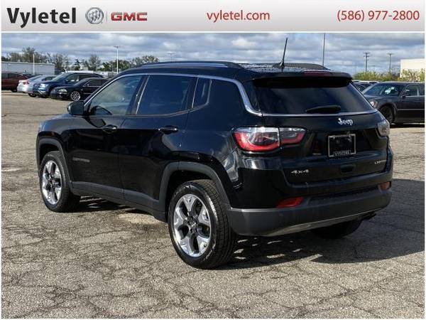 2018 Jeep Compass SUV Limited 4x4 - Jeep Diamond Black Crystal for sale in Sterling Heights, MI – photo 4