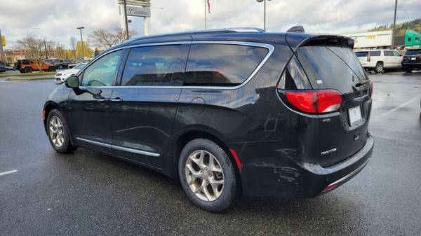 2018 Chrysler Pacifica Limited - - by dealer - vehicle for sale in Fife, WA – photo 5