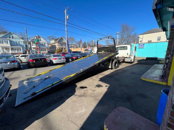 International 4300 tow truck rollback ramp truck for sale in Hamden, CT – photo 20
