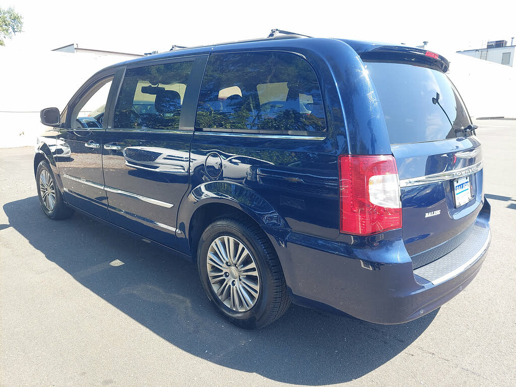2014 Chrysler Town & Country Touring-L FWD for sale in Other, CT – photo 4