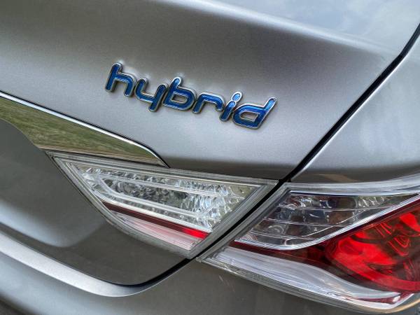 2011 Hyundai Sonata - Hybrid - - by dealer - vehicle for sale in Lexington, KY – photo 8